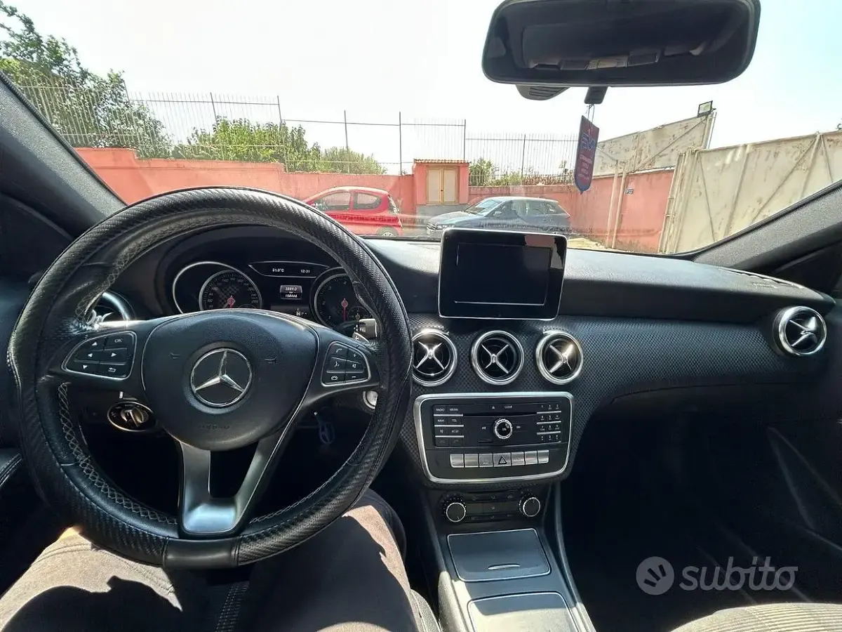 Usata Mercedes A180 109 CV (80 kW) 2017 Grigio Utilitaria
