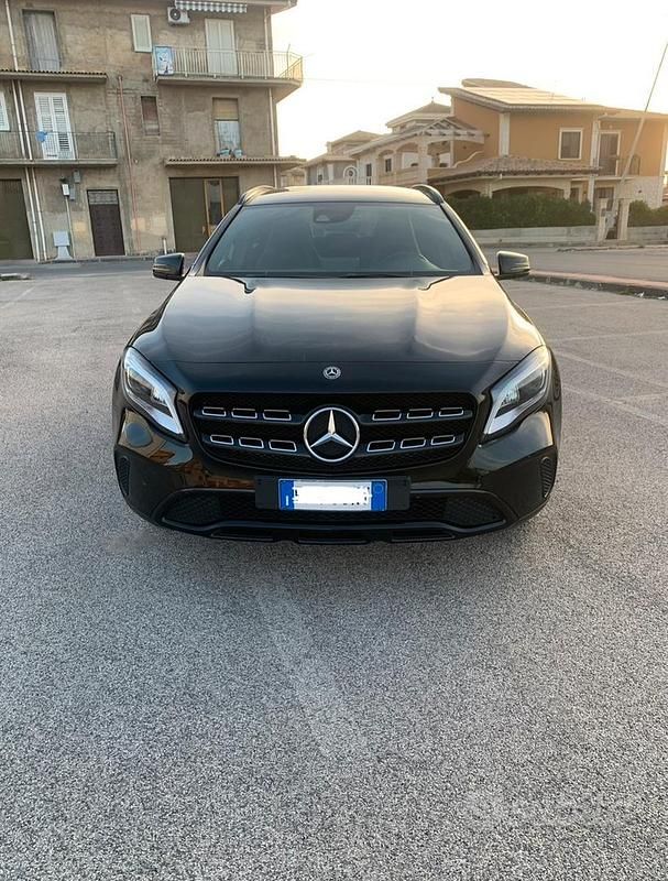 Usata Mercedes GLA200 136 CV (100 kW) 2018 Nero SUV