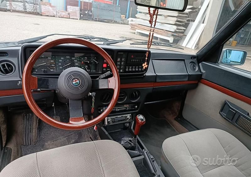 Usata Alfa Romeo Alfetta 130 CV (95 kW) 1984 Blu Berlina