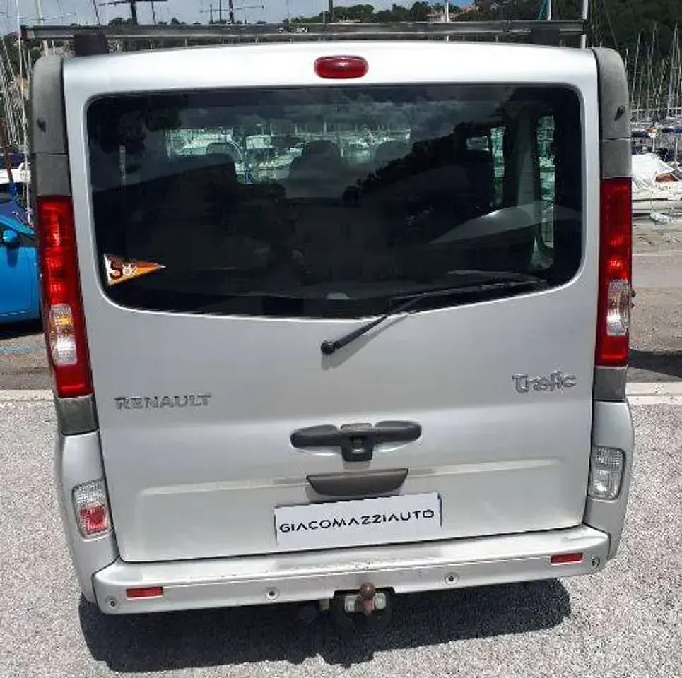 Usata Renault Trafic 116 CV (85 kW) 2012 Grigio Monovolume
