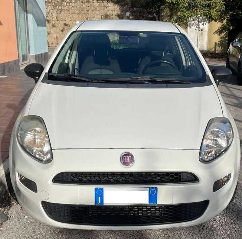 Bianco Usata 2017 Fiat Punto Young Tre volumi | 4900 € (Super prezzo) - Immagine 1/4