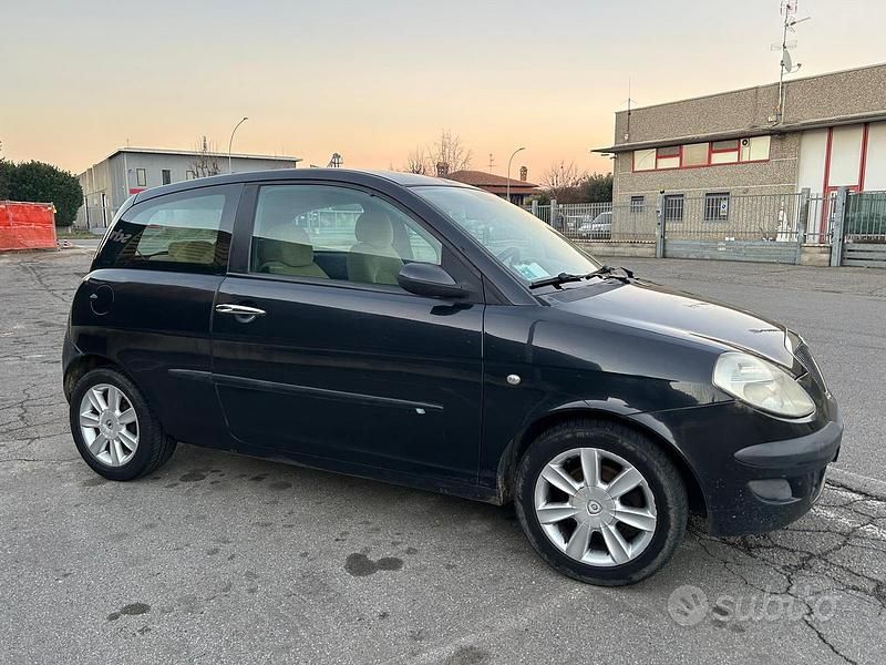 Usata Lancia Ypsilon 60 CV (44 kW) 2005 Nero Utilitaria