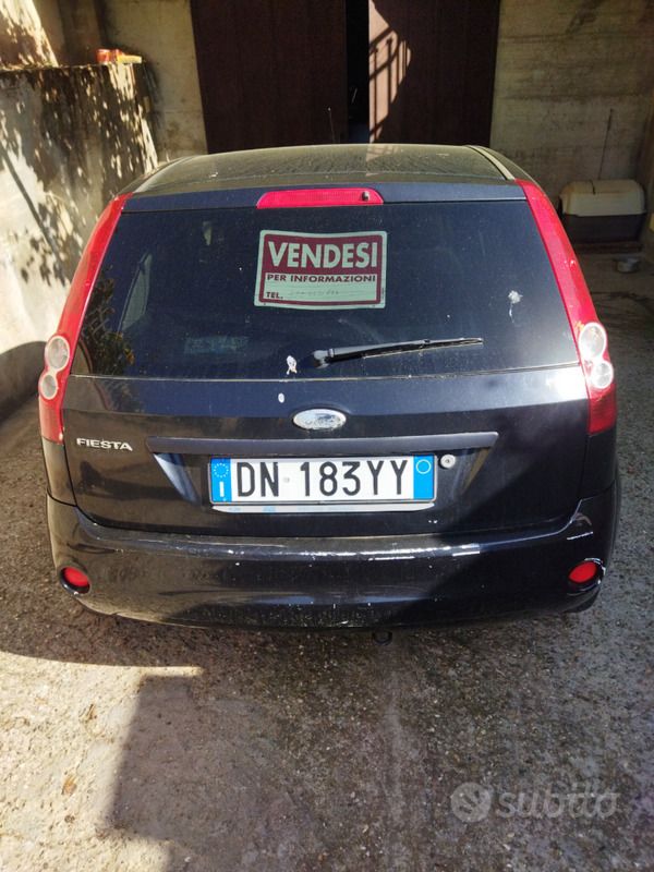 Nero Usata 2008 Ford Fiesta Due volumi | 2000 € (Buon prezzo) - Immagine 1/4