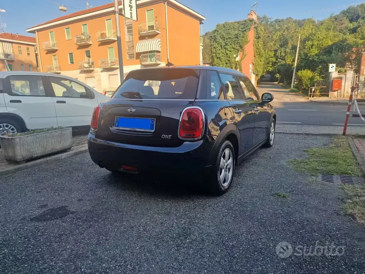 Usata Mini ONE 102 CV (75 kW) 2016 Bluazzurro Utilitaria