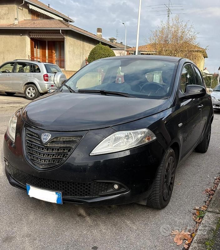 Nero Usata 2014 Lancia Ypsilon Due volumi | 6000 € - Immagine 1/4