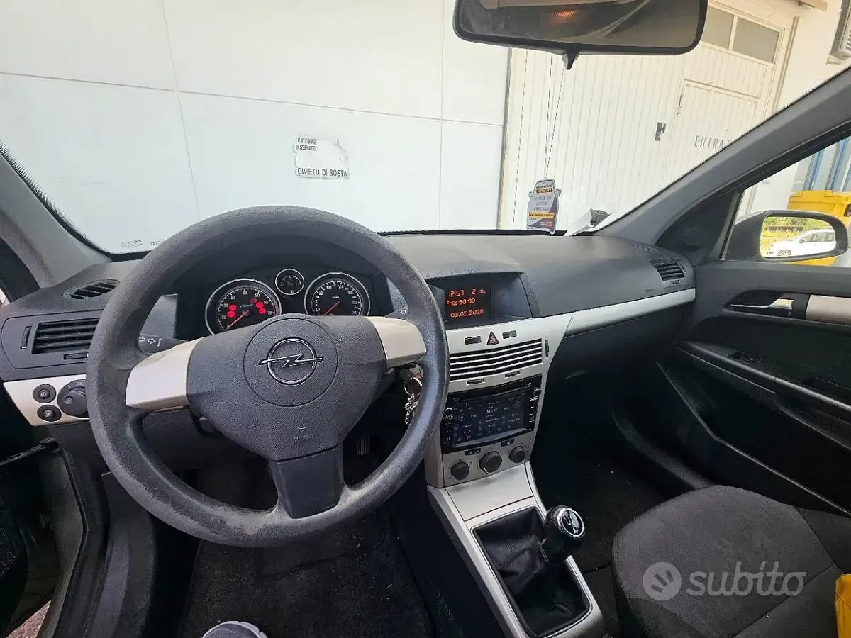 Usata Opel Astra 115 CV (84 kW) 2008 Grigio Berlina