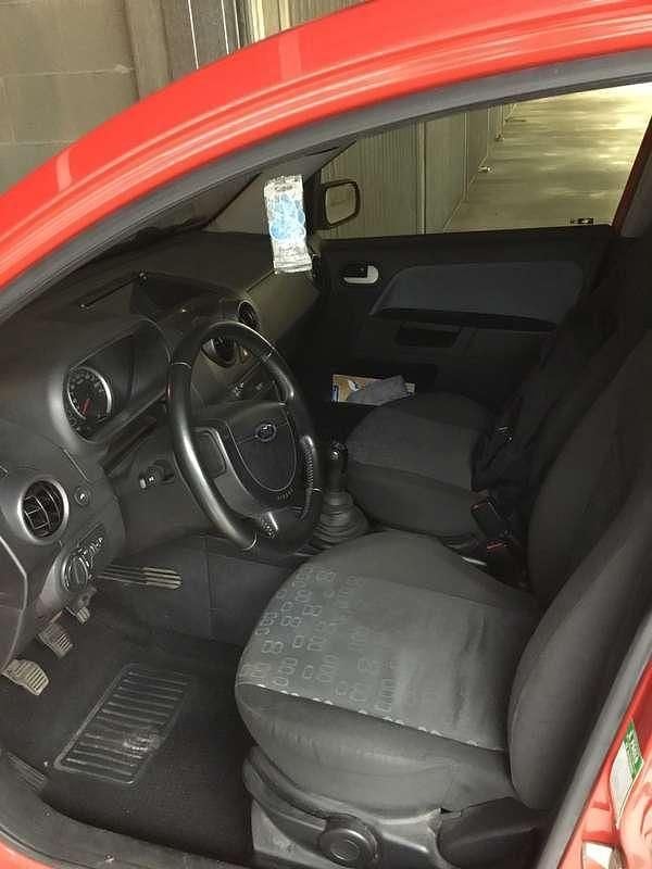 Usata Ford Fusion 79 CV (58 kW) 2005 Rosso Utilitaria