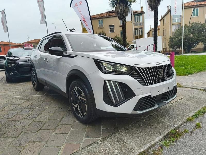 Nouvelle Peugeot 2008 Allure 101 ch (74 kW) 2025 Blanc SUV