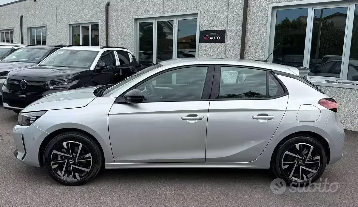 Usata Opel Corsa 101 CV (74 kW) 2025 Argento Utilitaria