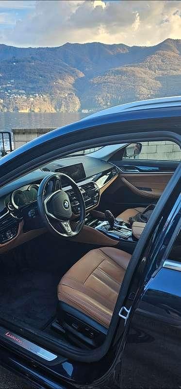 Usata BMW 520 Luxury Line 190 CV (139 kW) 2019 Blu/azzurro Station wagon