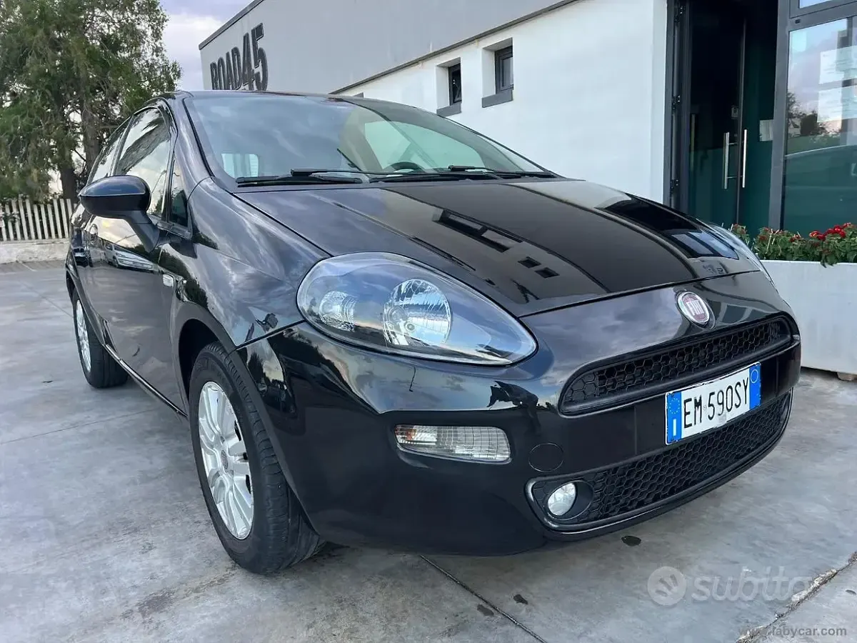 Usata Fiat Punto Lounge 69 CV (50 kW) 2012 Nero Utilitaria