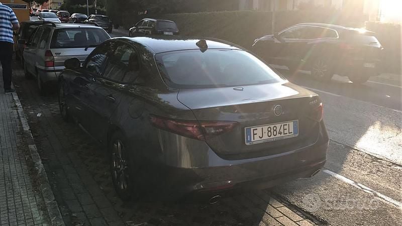 Usata Alfa Romeo Giulia Super 180 CV (132 kW) 2017 Grigio Berlina