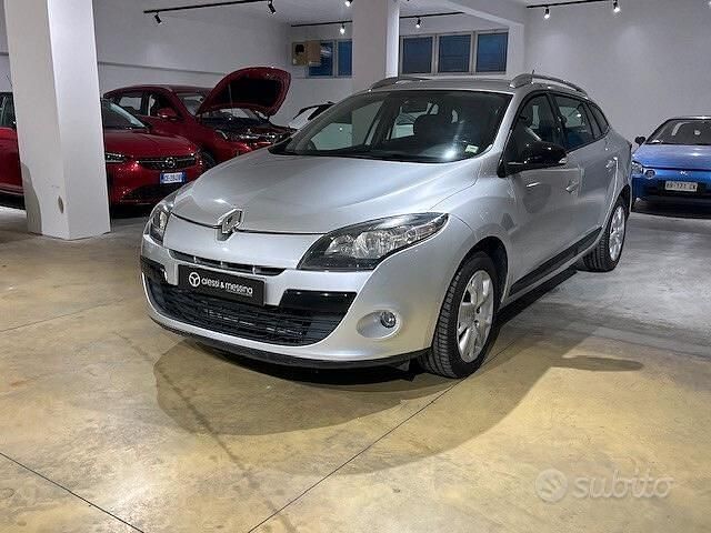 Usata Renault Mégane GrandTour 90 CV (66 kW) 2012 Grigio Station wagon
