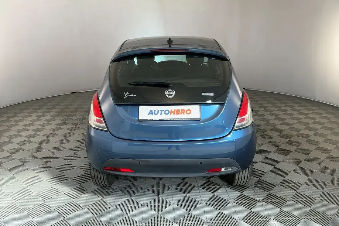 Usata Lancia Ypsilon Silver 70 CV (51 kW) 2022 Blu Utilitaria