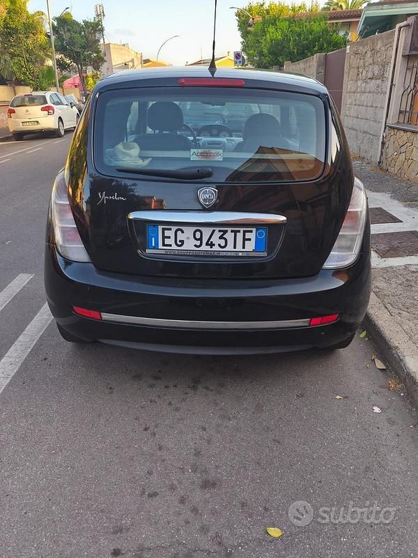 Usata Lancia Ypsilon 90 CV (66 kW) 2011 Nero Utilitaria