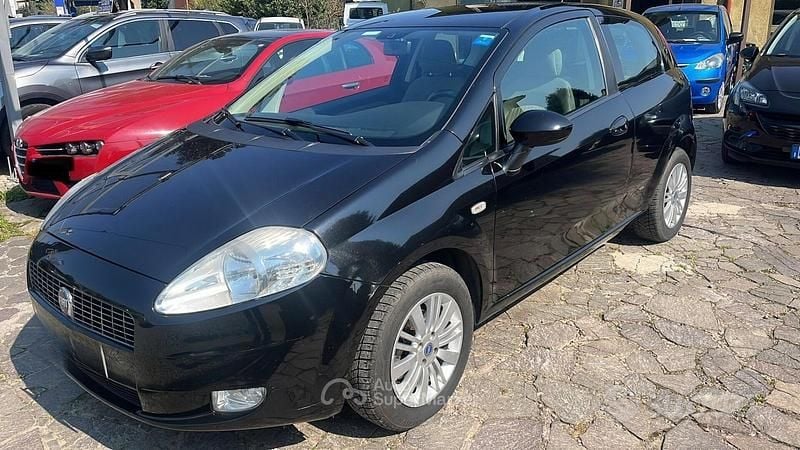 Usata Fiat Grande Punto Emotion 95 CV (69 kW) 2006 Nero Utilitaria