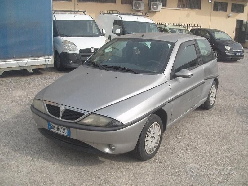 Usata Lancia Ypsilon 60 CV (44 kW) 1999 Grigio Utilitaria