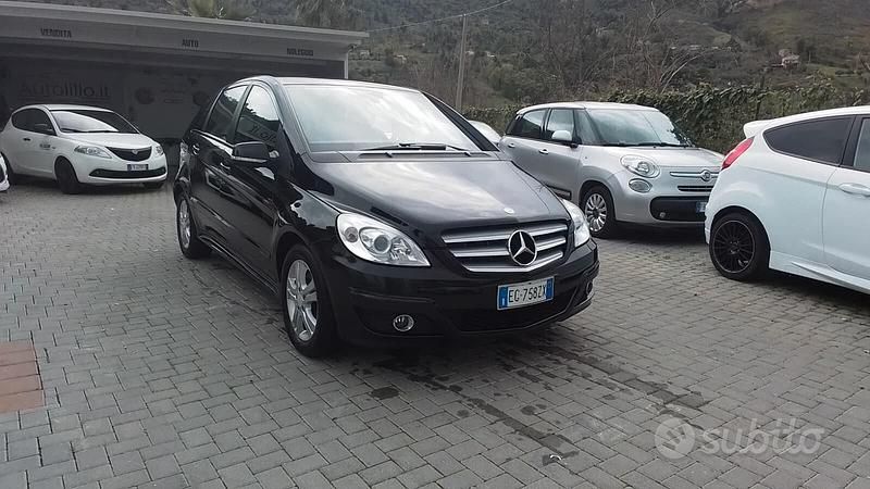Usata Mercedes B180 Executive 109 CV (80 kW) 2011 Nero Monovolume