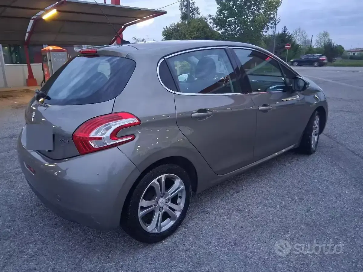 Usata Peugeot 208 Allure 82 CV (60 kW) 2012 Marrone Utilitaria