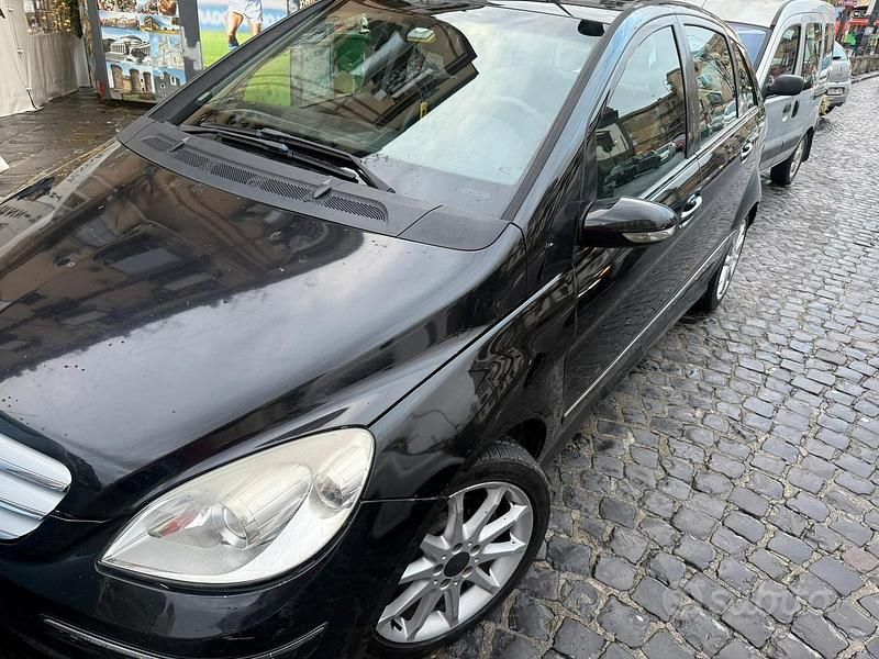 Begagnad Mercedes B200 140 HK (102 kW) 2010 Svart Minibuss