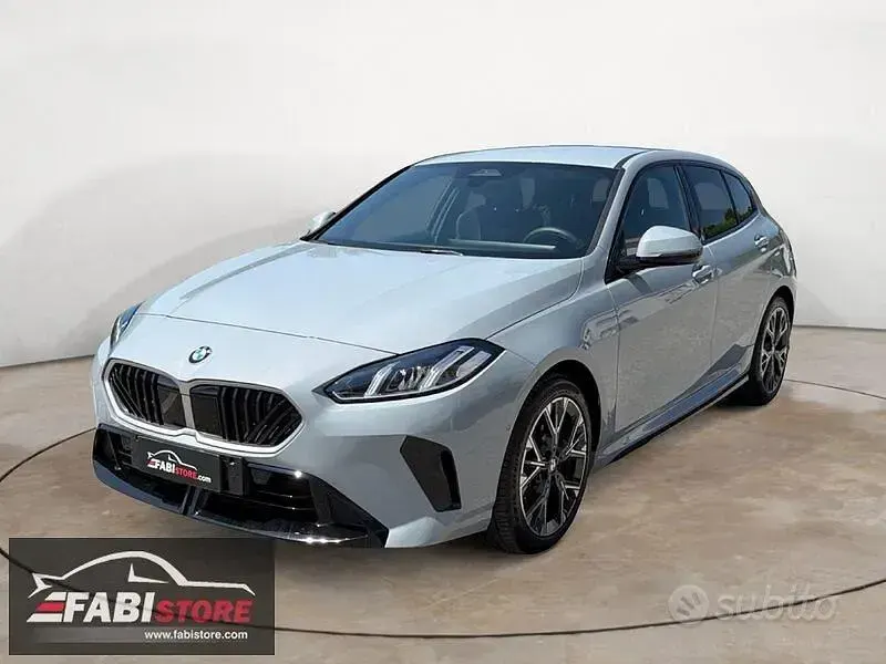 Usata BMW 120 Sport Line 170 CV (125 kW) 2025 Grigio Utilitaria