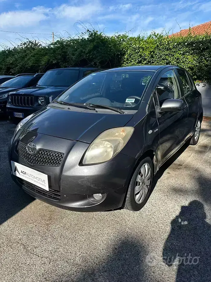 Usata Toyota Yaris 90 CV (66 kW) 2008 Grigio Utilitaria