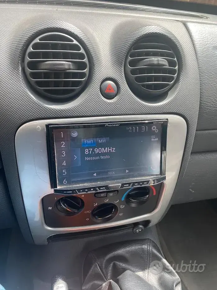Usata Jeep Cherokee 163 CV (119 kW) 2005 Grigio SUV