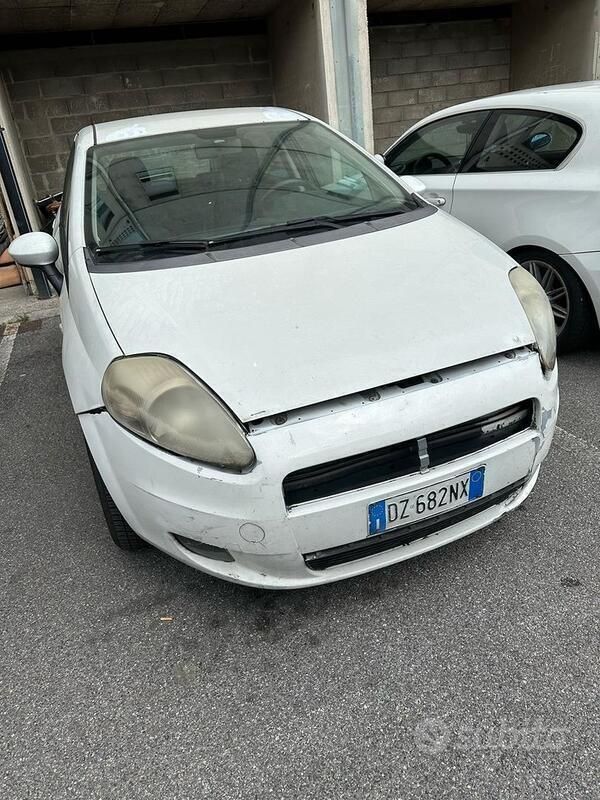 Bianco Usata 2009 Fiat Grande Punto Due volumi | 1200 € (Super prezzo) - Immagine 1/4