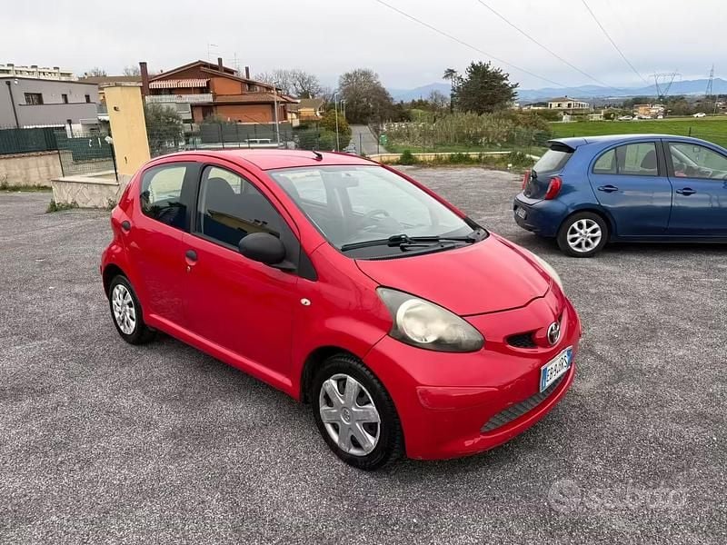 Usata Toyota Aygo 68 CV (50 kW) 2011 Rosso Utilitaria