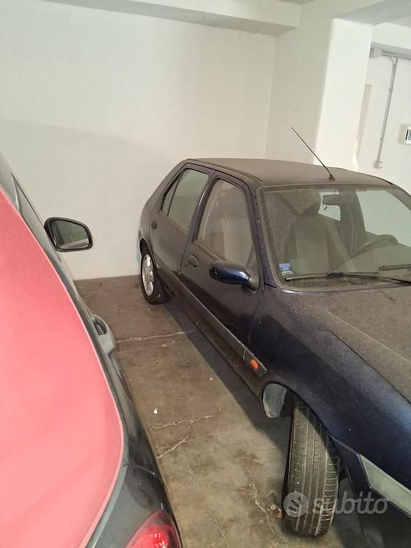 Usata Ford Fiesta Zetec 75 CV (55 kW) 2000 Blu Berlina