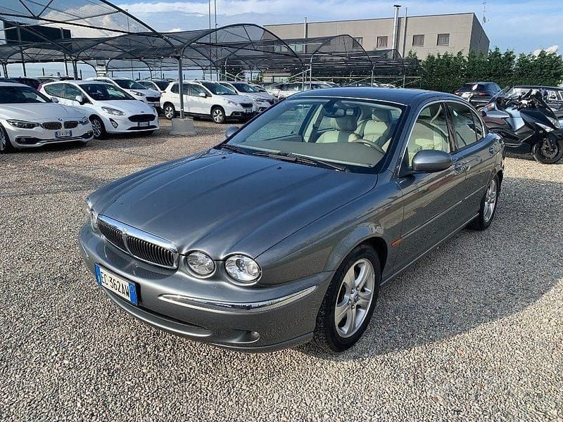 Usata Jaguar X-type Executive 230 CV (169 kW) 2002 Grigio Berlina