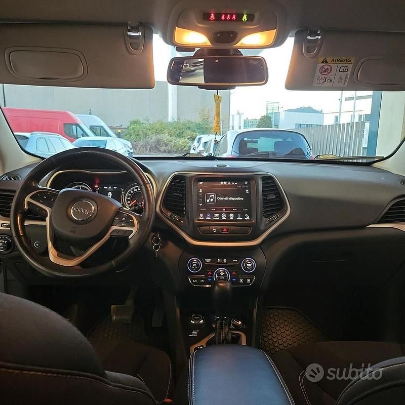 Usata Jeep Cherokee Limited 184 CV (135 kW) 2015 Grigio SUV