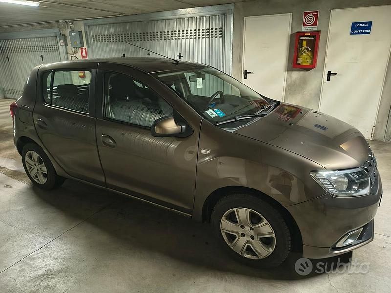 Usata Dacia Sandero Comfort 75 CV (55 kW) 2018 Marrone Utilitaria