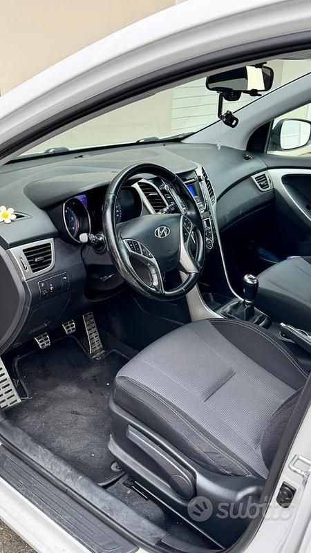 Usata Hyundai i30 128 CV (94 kW) 2014 Bianco Station wagon