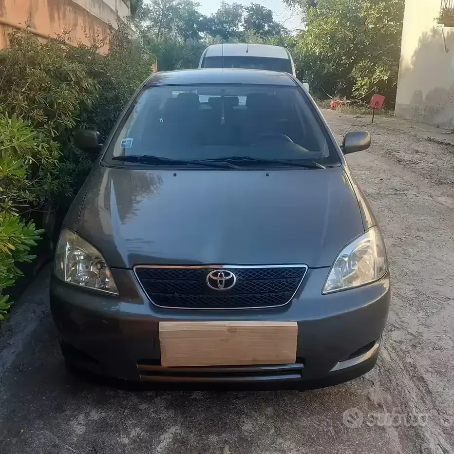 Usata Toyota Corolla 110 CV (80 kW) 2002 Grigio Berlina