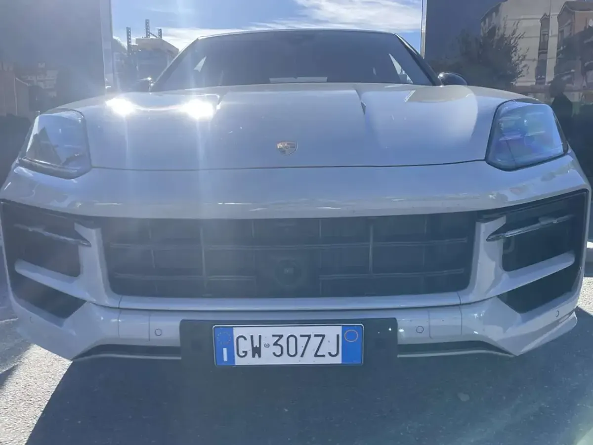 Usata Porsche Cayenne 354 CV (260 kW) 2024 Gesso SUV