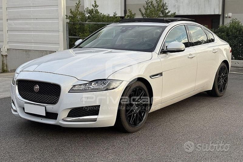 Usata Jaguar XF Prestige 300 CV (220 kW) 2015 Grigio Berlina