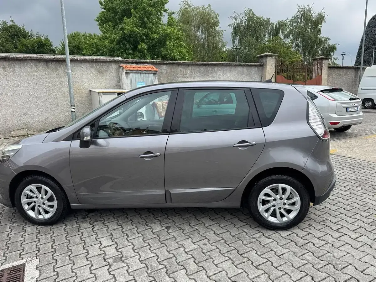 Usata Renault Scénic 110 CV (80 kW) 2014 Grigio Monovolume