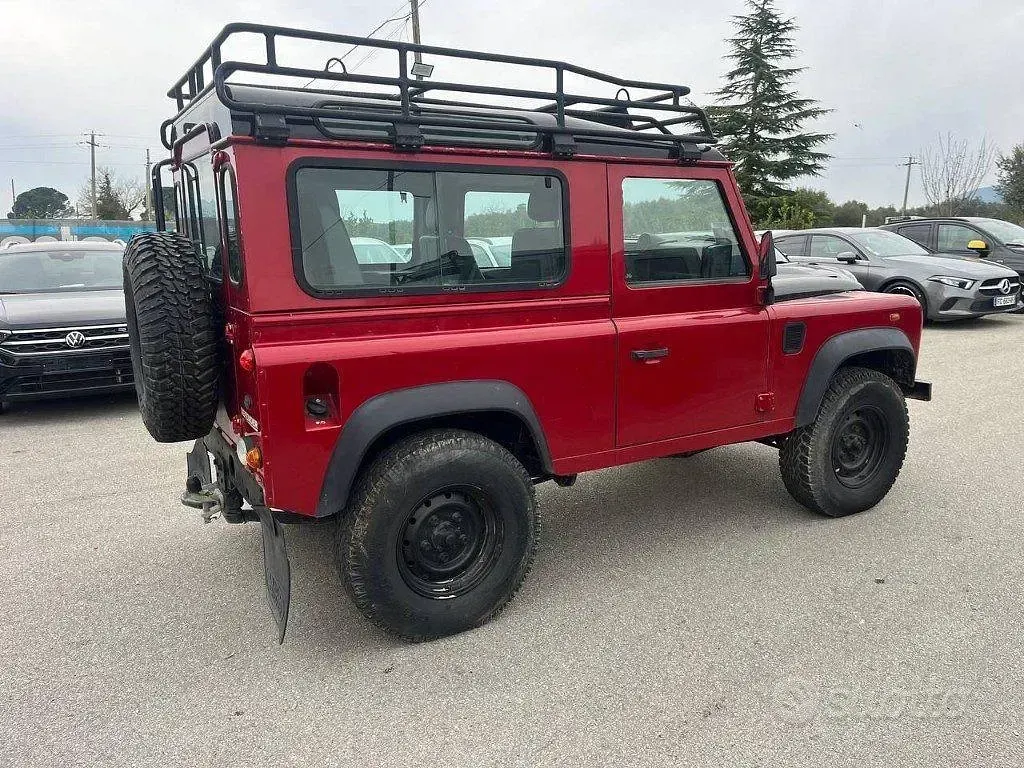 Käytetty Land Rover Defender 122 HP (89 kW) 2012 Punainen Katumaasturi