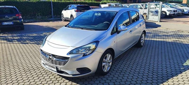 Grigio Usata 2015 Opel Corsa Tre volumi | 6900 € (Buon prezzo) - Immagine 1/4