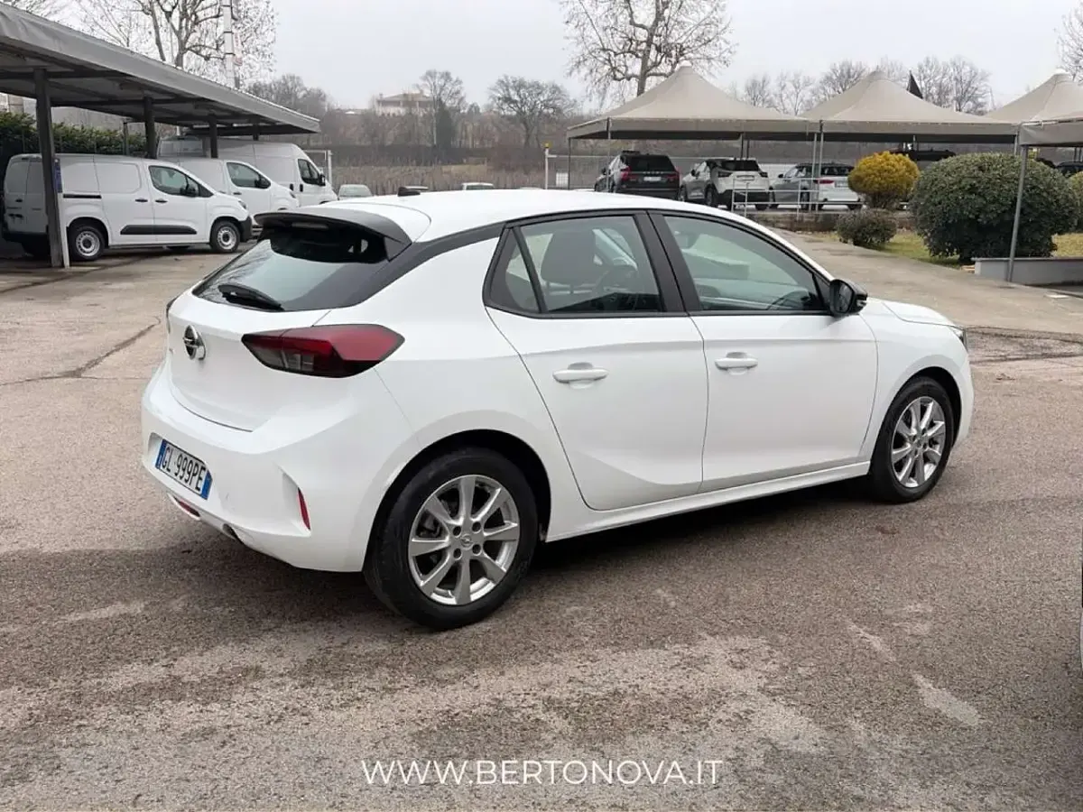 Usata Opel Corsa Edition 102 CV (75 kW) 2022 Bianco Utilitaria