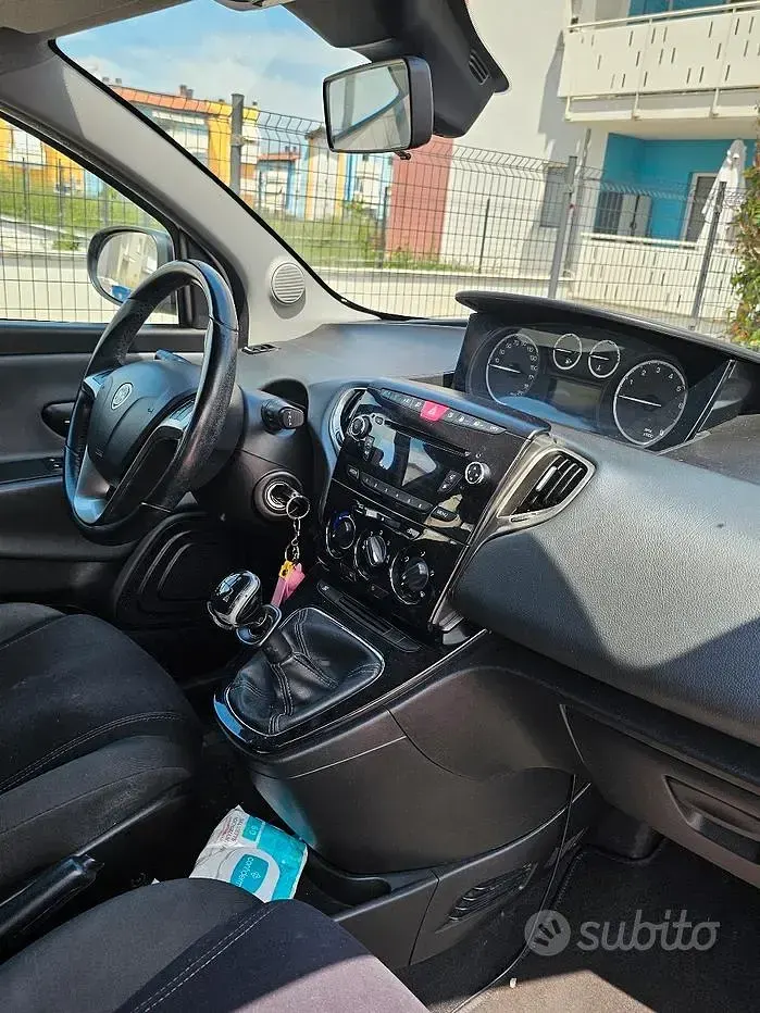 Usata Lancia Ypsilon 69 CV (50 kW) 2014 Bianco Utilitaria