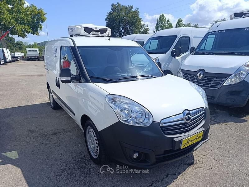 Bianco Usata 2015 Opel Combo Monovolume | 8900 € (Buon prezzo) - Immagine 1/4