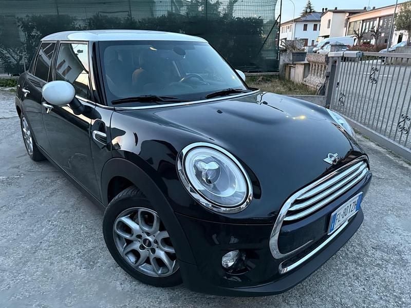 Usata Mini Cooper D 115 CV (84 kW) 2017 Nero Utilitaria