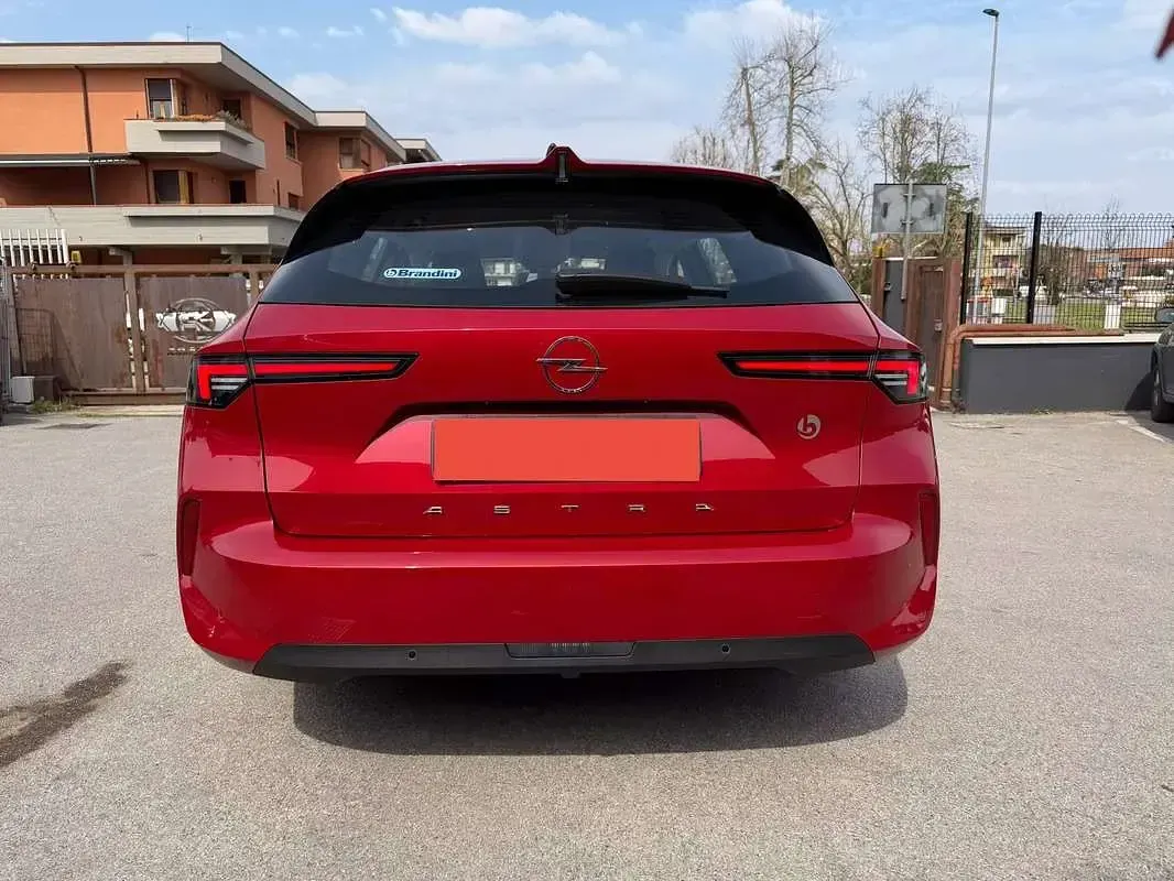 Usata Opel Astra Edition 110 CV (80 kW) 2023 Rosso Utilitaria