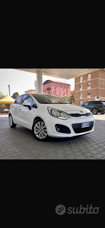 Usata Kia Rio 90 CV (66 kW) 2012 Bianco Berlina