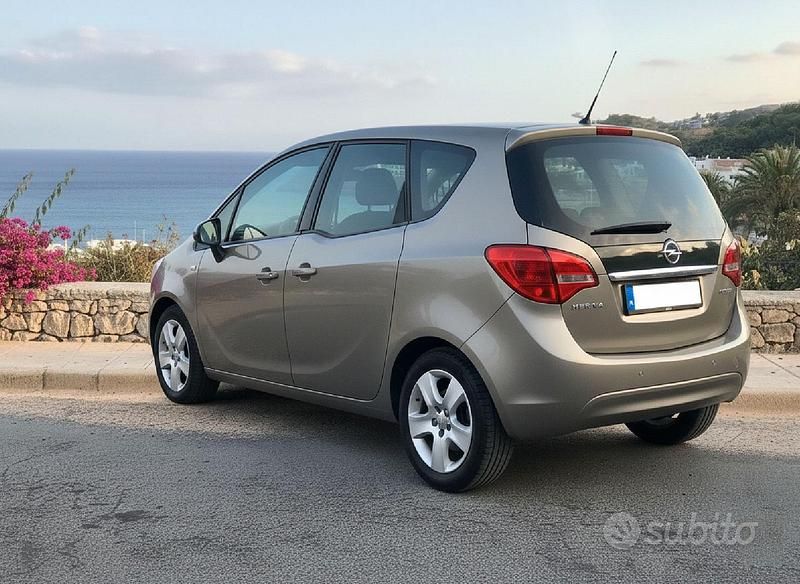 Usata Opel Meriva 120 CV (88 kW) 2014 Grigio Monovolume
