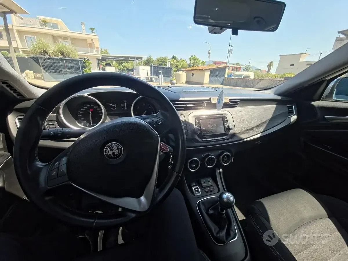 Usata Alfa Romeo Giulietta Business 120 CV (88 kW) 2016 Grigio Utilitaria