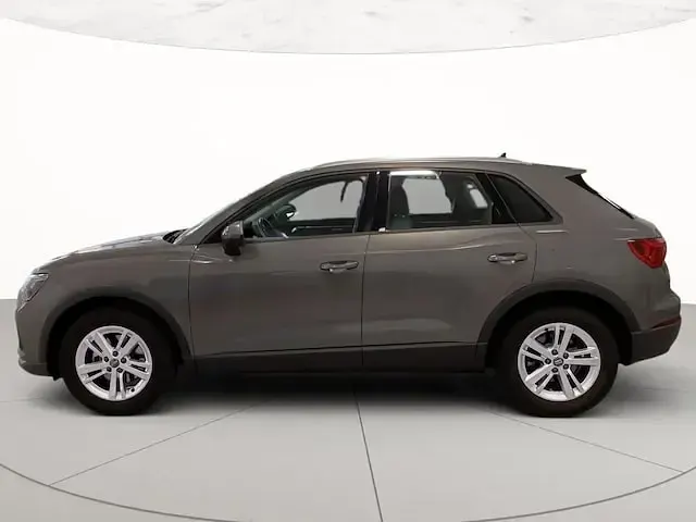 Usata Audi Q3 Business 150 CV (110 kW) 2019 Z7 grigio chronos metallizzato SUV
