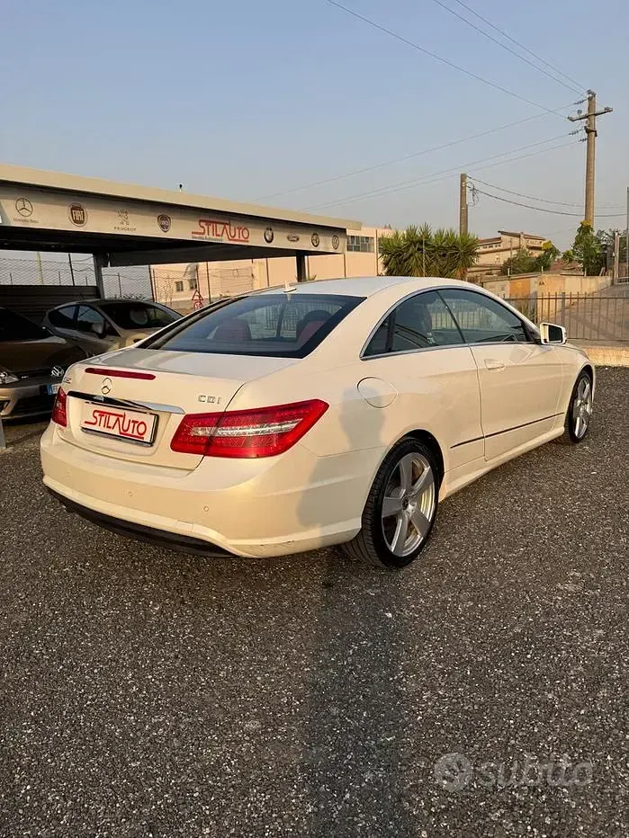 Usata Mercedes E220 AMG 170 CV (125 kW) 2012 Bianco Coupé